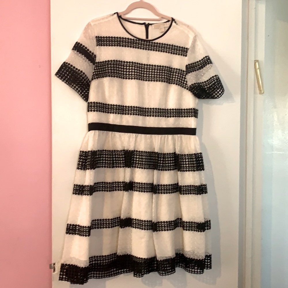 Gorgeous black and white lace Michael Kors dress size 4